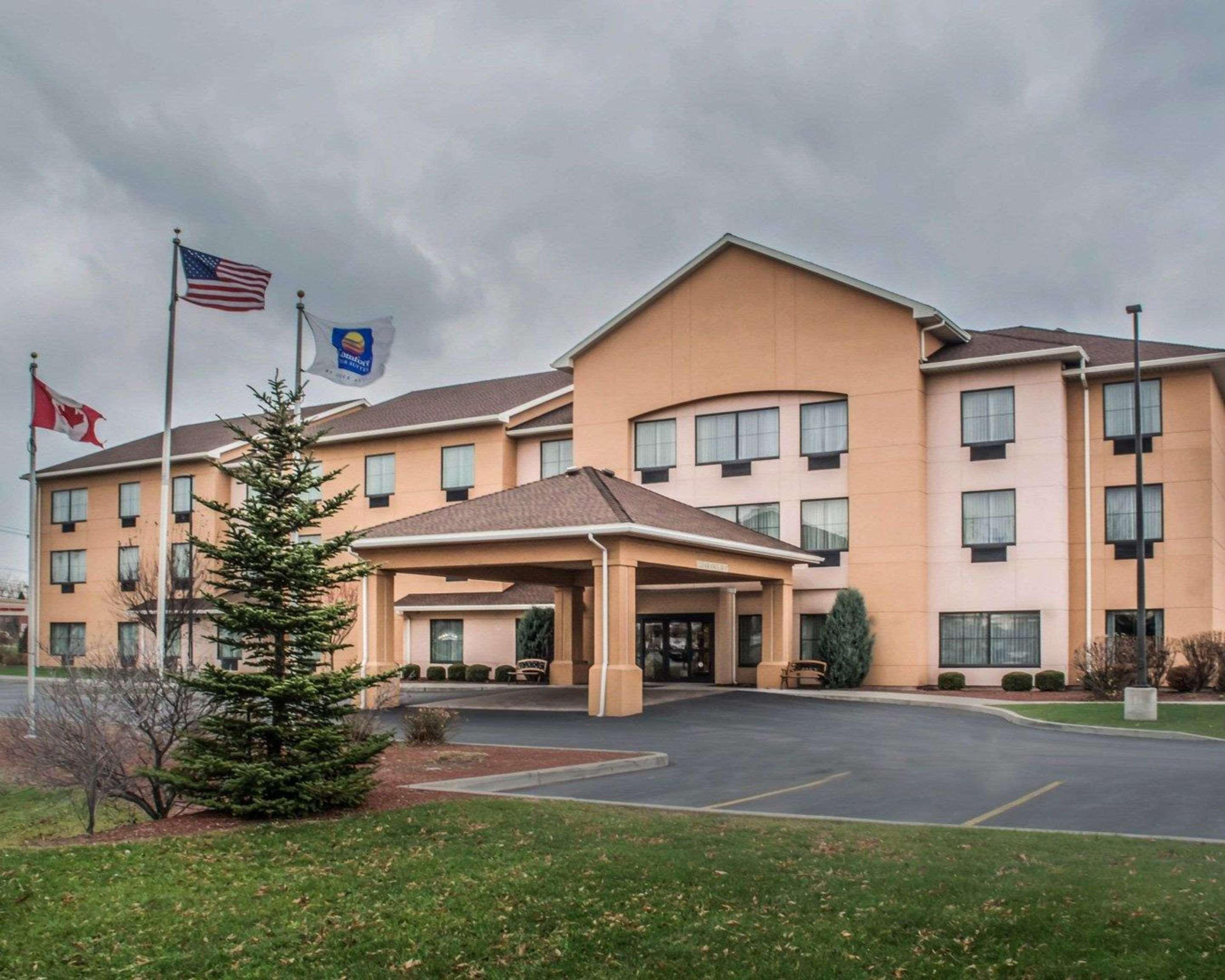 Comfort Inn & Suites Farmington - Victor Exterior photo