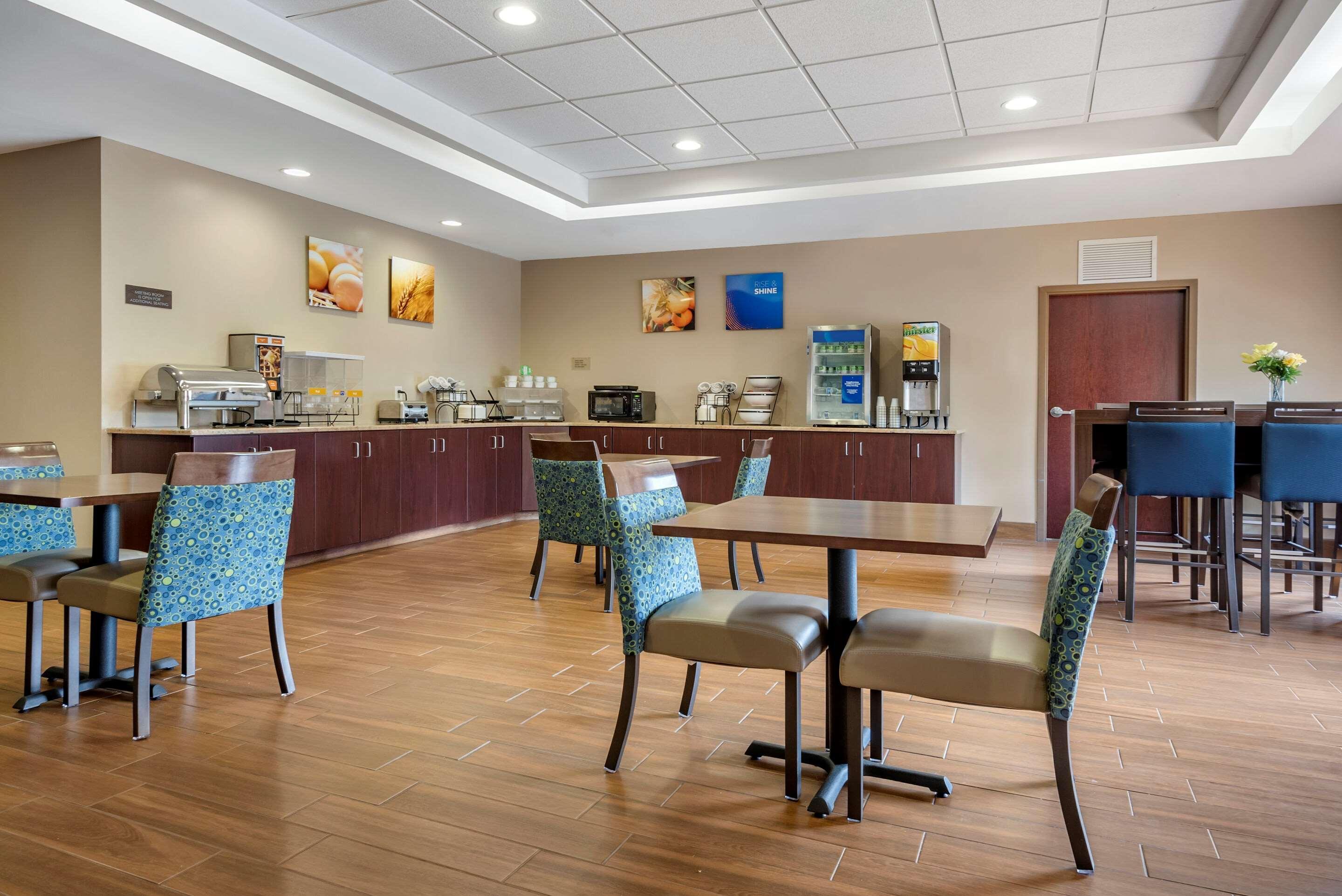 Comfort Inn & Suites Farmington - Victor Exterior photo